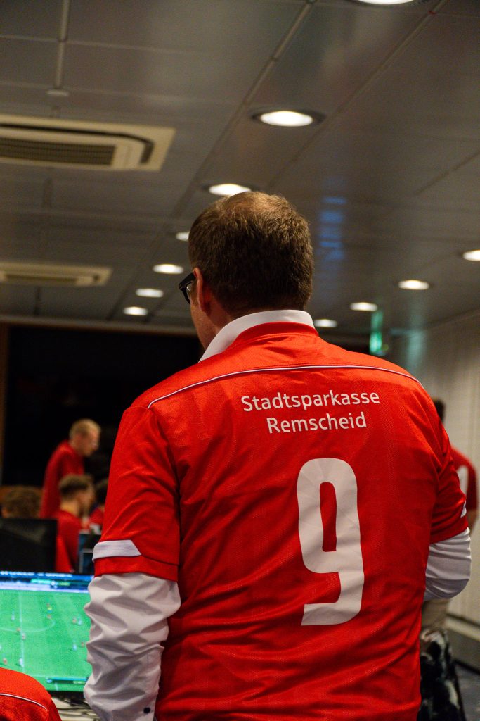 DSC02697 Spieler der Stadtsparkasse Remscheid beim Showmatch der Sparkassen