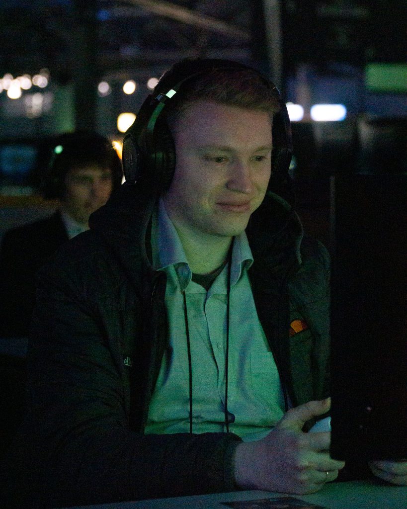 DSC04676 Glücklicher Spieler in der eFußball-Arena auf der CAGGTUS 2023