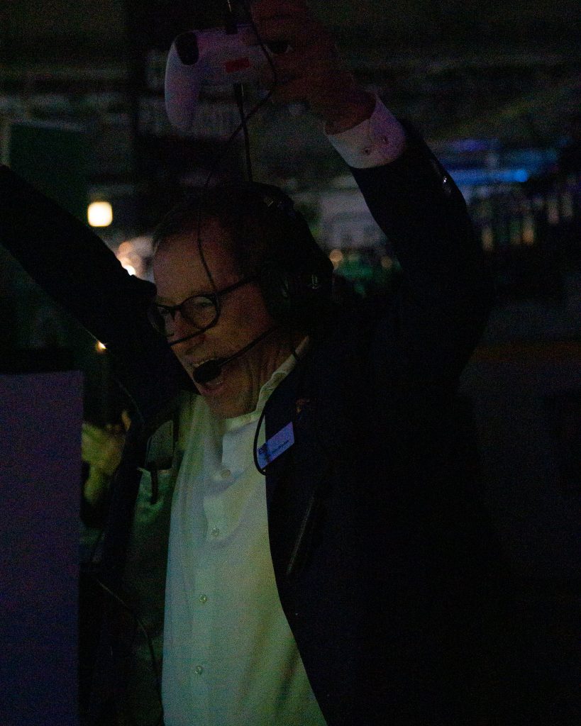 DSC04755 Glücklicher Spieler in der eFußball-Arena auf der CAGGTUS 2023