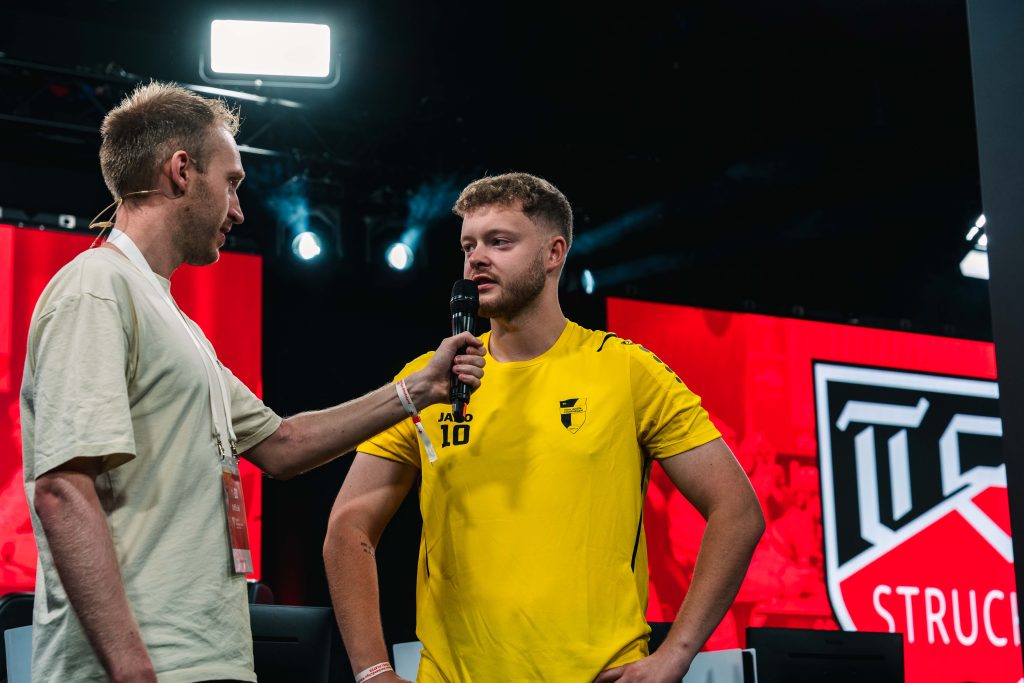 203611~1 Spieler des SV Fühlingen Chorweiler im Interview nach dem Spiel um Platz 3 bei der Sparkassen Verbandsliga Rheinland
