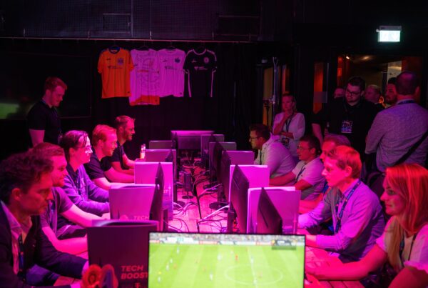 Auf der Digital X 2023 brachte die eFußball-Arena zehn Menschen als Team zusammen.