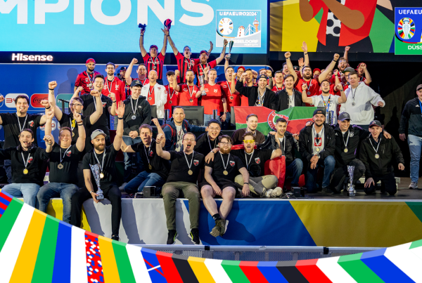 Alle Spieler beim EURO 2024 Festival eFußball Masters in der Fan Zone Burgplatz in Düsseldorf