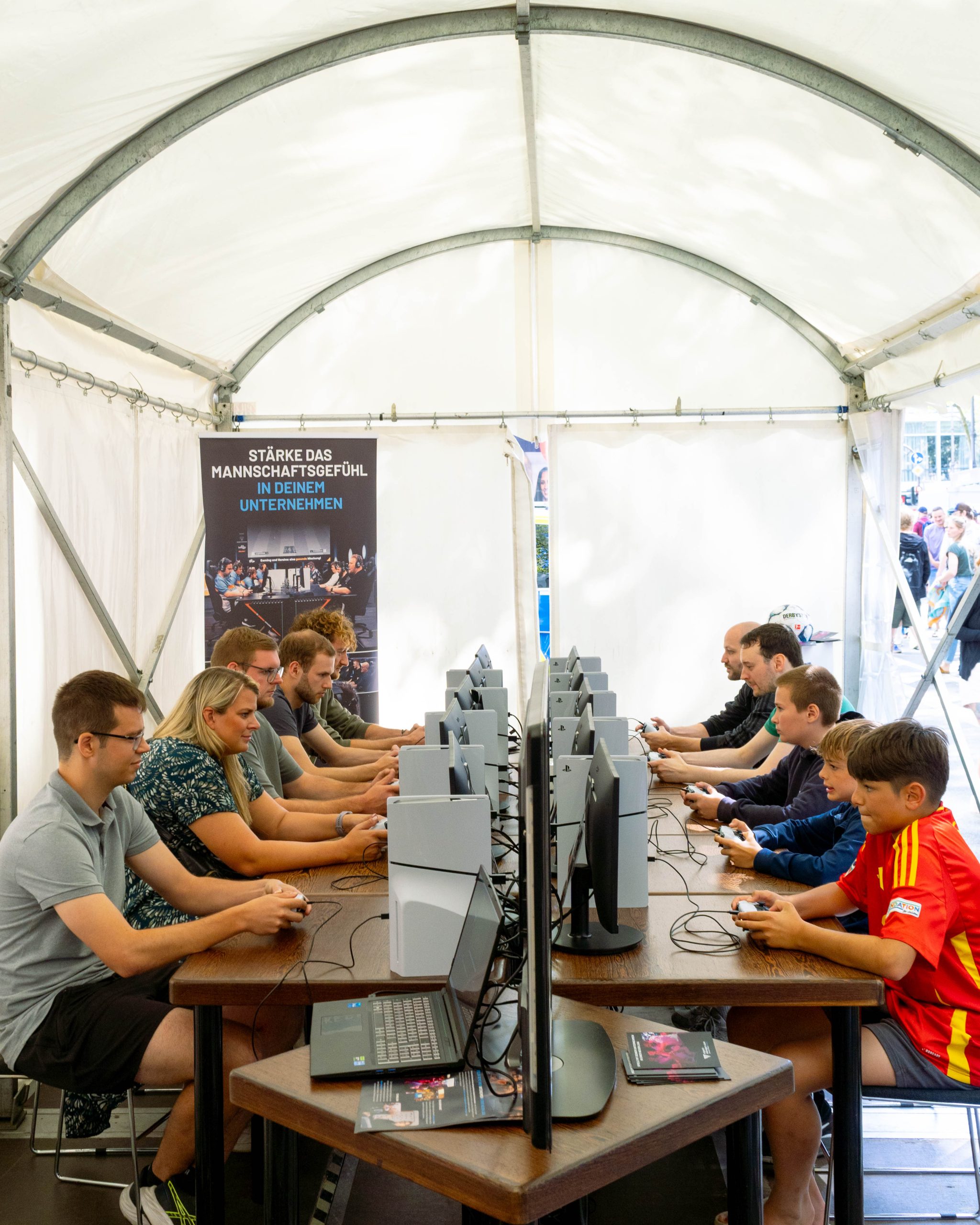 Die eFußball-Arena beim gamescom city festival