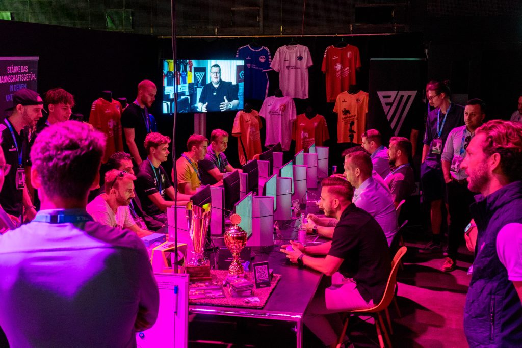 eFußball-Arena Digital X 2024 (3) Die voll besetzte eFußball-Arena auf der Digital X 2024.