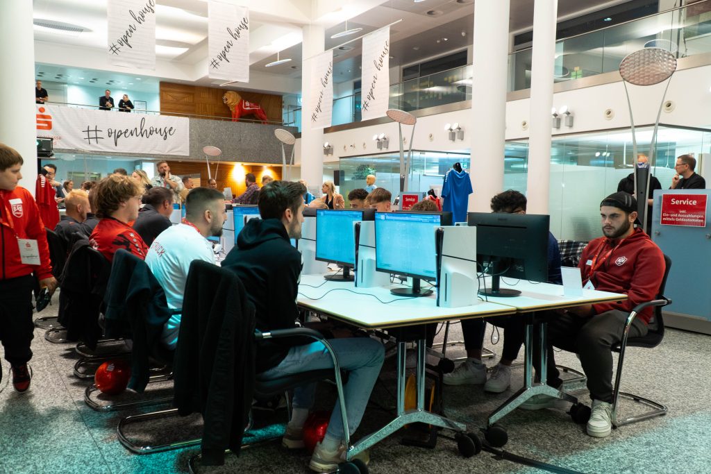 Open House Week der Stadtsparkasse Remscheid mit einer eFußball-Aktivierung