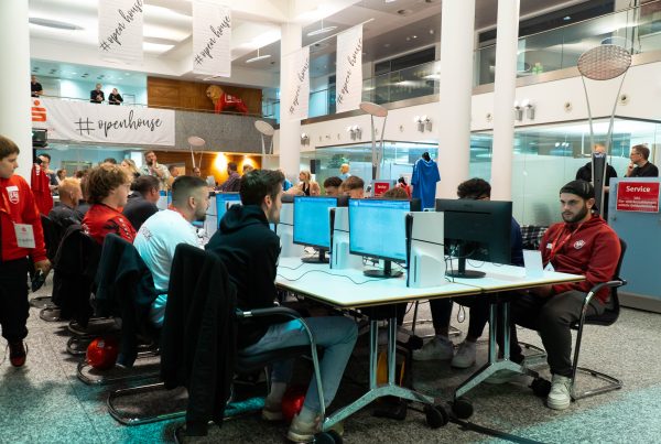 Open House Week der Stadtsparkasse Remscheid mit einer eFußball-Aktivierung