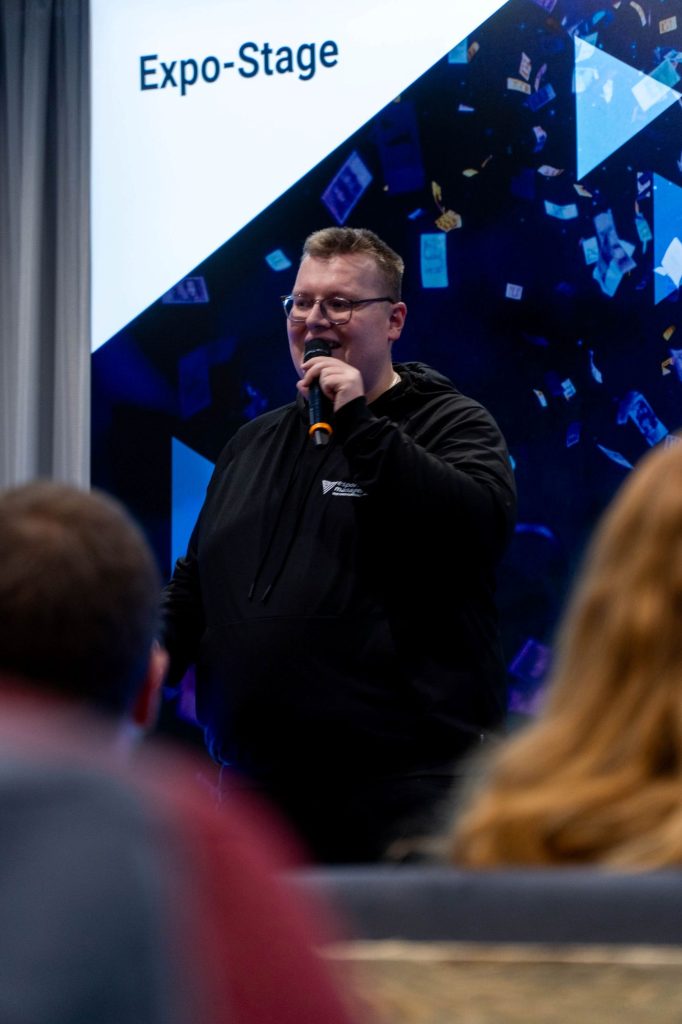 dalk-2024-49 Patrick Baur beim Pitchen auf dem DALK 2024