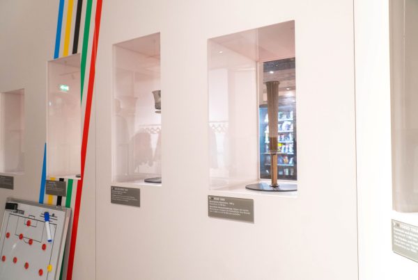 Olympiafackeln im Sportmuseum Köln