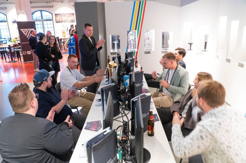 digital-business-summit-18 eFußball-Arena bei den Kölner Haien