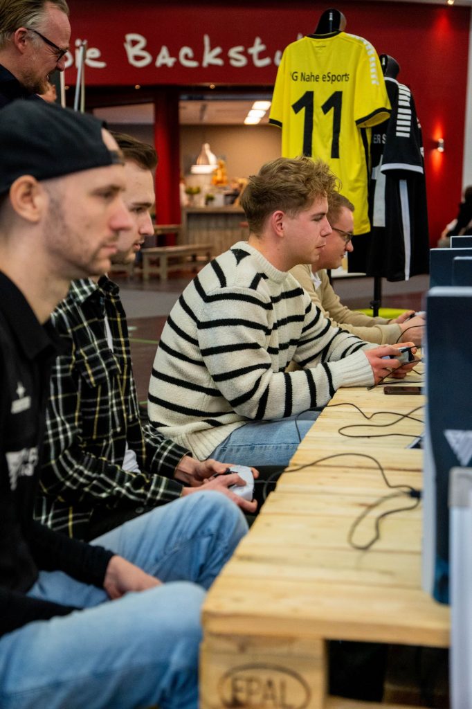 best-of-events-23 Spieler in der eFußball-Arena bei der Best of Events 2025