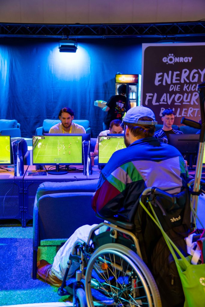 2025-04-13-fibo-web-57 Inklusives Erlebnis bei der eFußball-Arena auf der FIBO 2025
