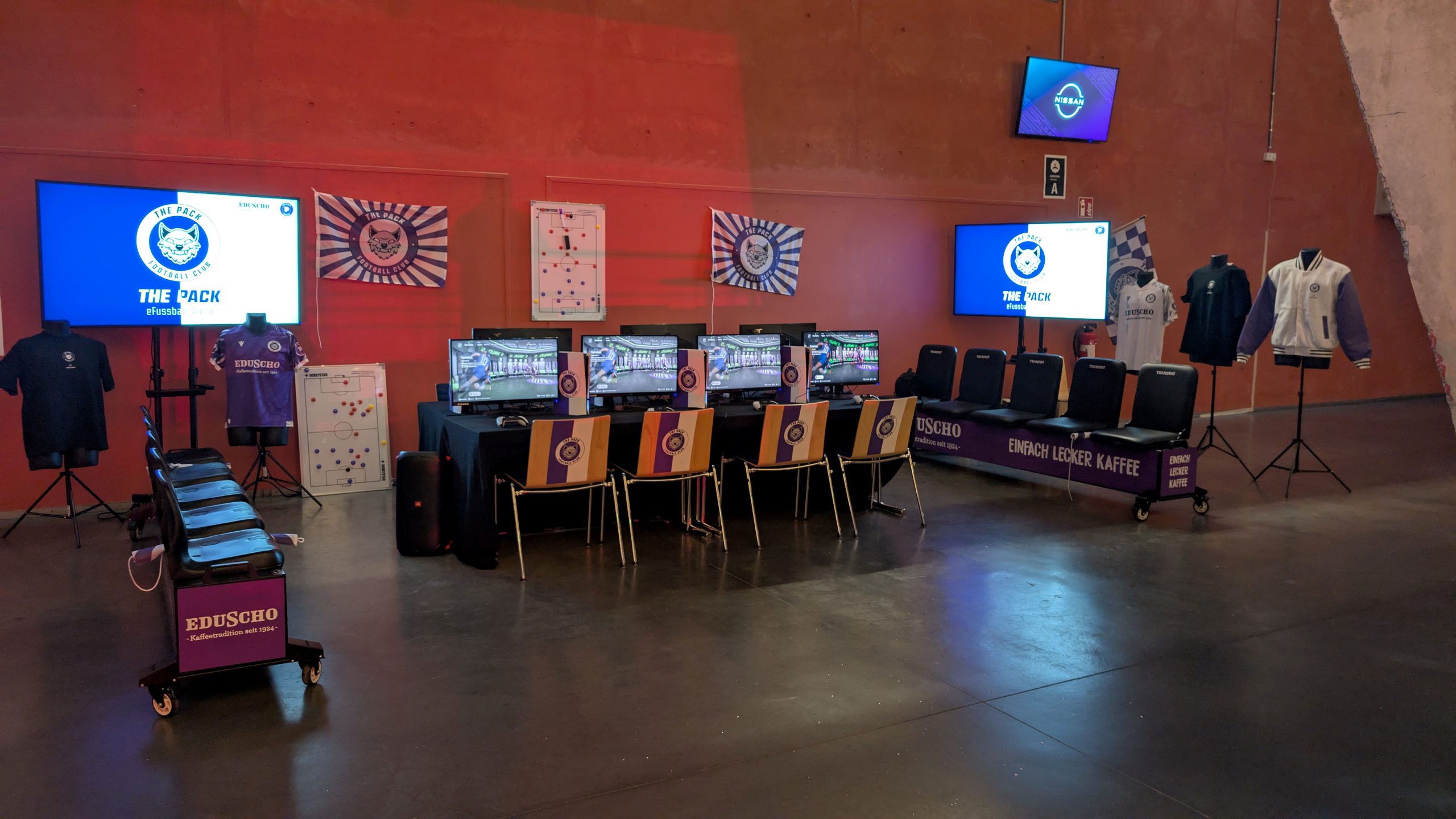 Die eFußball-Arena bei der Icon League in Berlin.