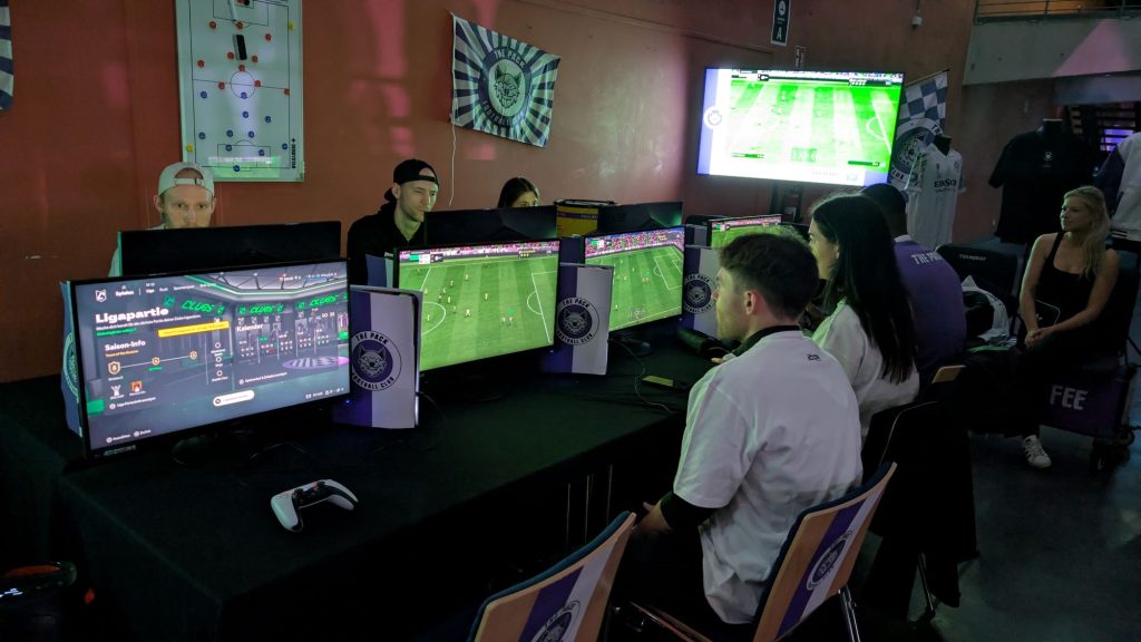 PXL_20250525_144804932 The Pack FC eFußball-Arena bei der Icon League