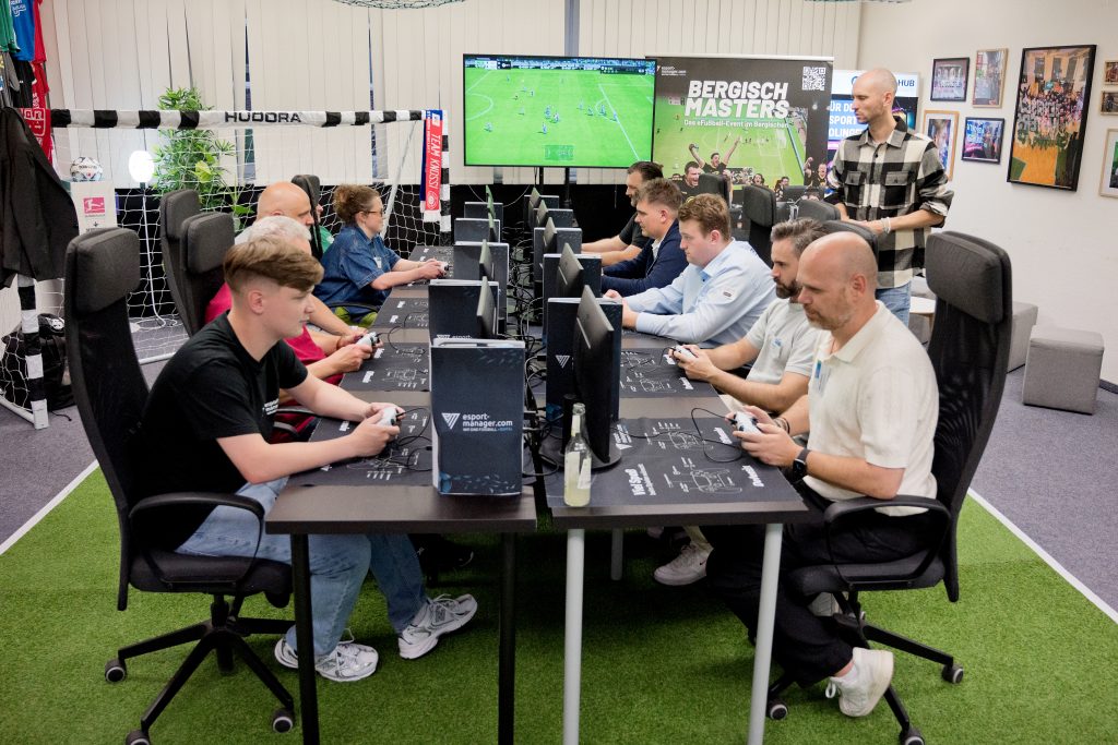 DSC_0092 Zehn Spielende in der E-Sport Lounge beim Bergischen Marketing Club
