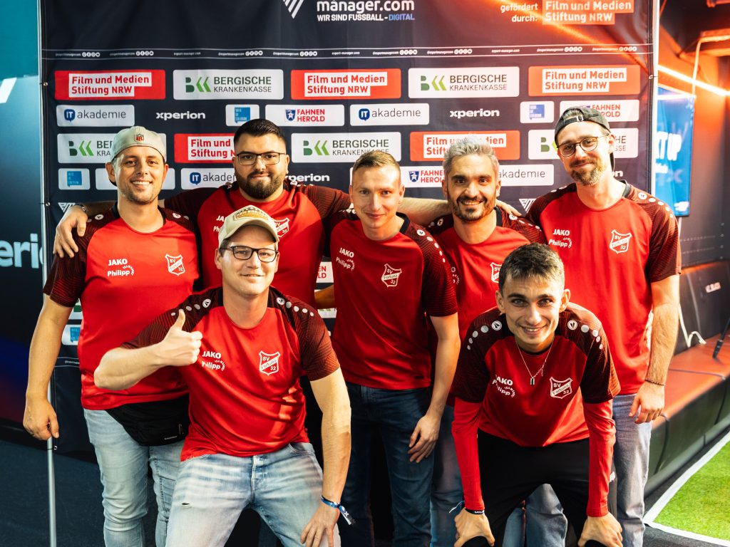 2025-12-13-kölnmasters-quer-4 Die Siegermannschaft Fortuna Bottrop beim Teamfoto.