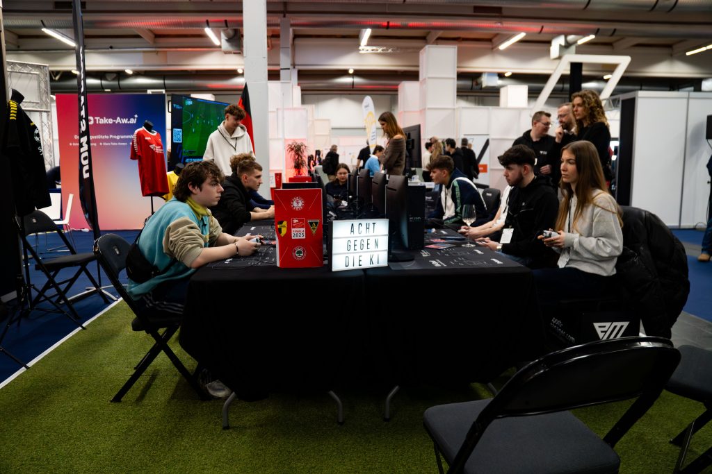 2026-01-14-best-of-events-12 Die vollbesetzte eFußball-Arena bei der Best of Events 2026.