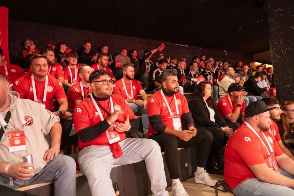 SVL_2025_2481 Die vollbesetzte Tribüne beim Final4 der Sparkassen Verbandsliga Rheinland im XPERION Köln.