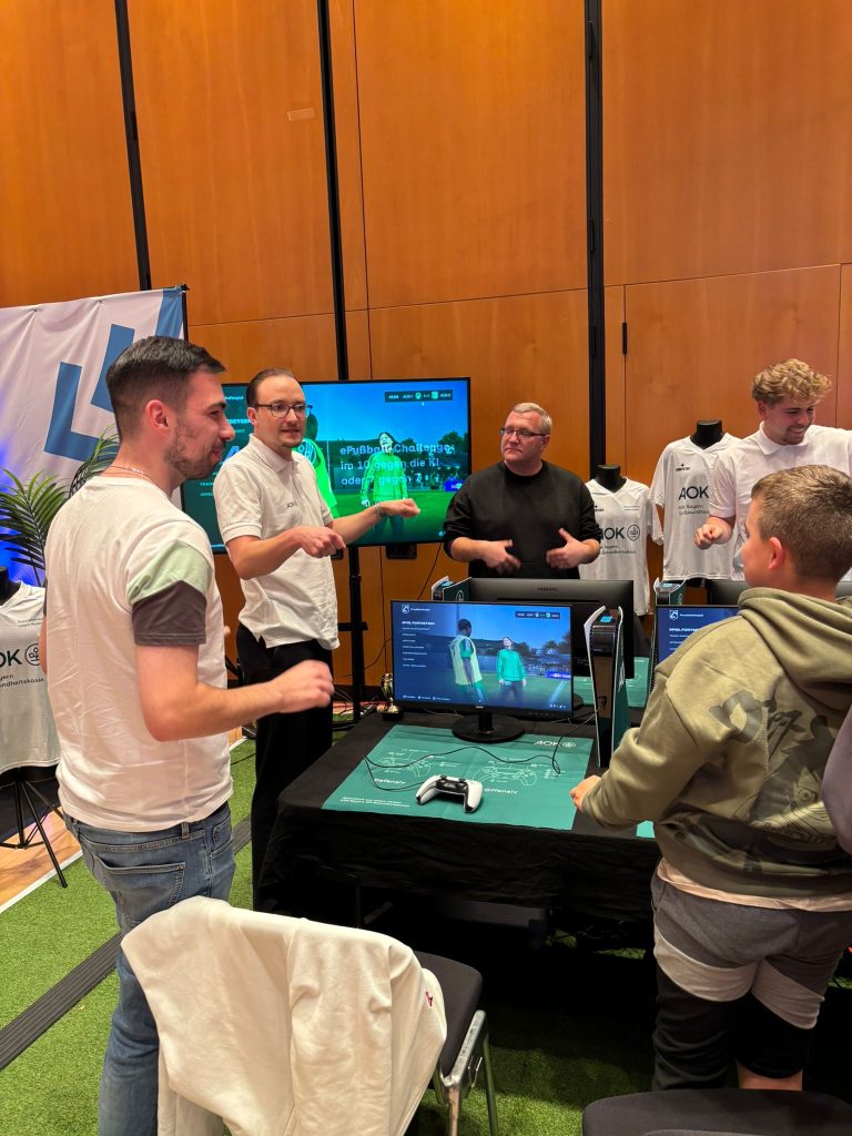 AOK Stand mit Yannic Bederke Die eFußball-Arena der AOK Roadshow mit eSportler Yannic Bederke.