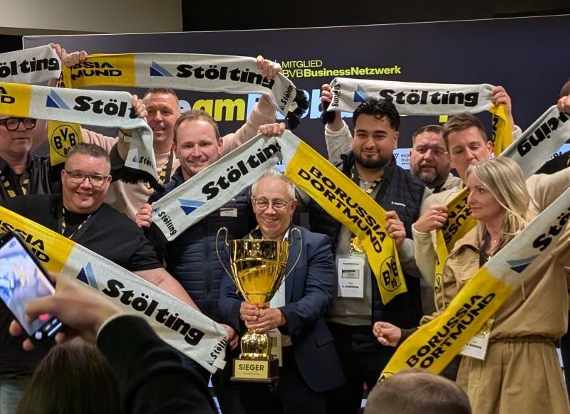 Das Team Stölting feiert den Titelgewinn beim TeamFußball-Cup im SIGNAL IDUNA PARK in Dortmund.