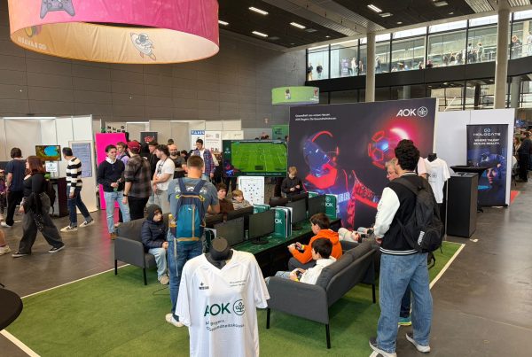 Junge Spieler in der eFußball-Arena bei der gg Bavaria.